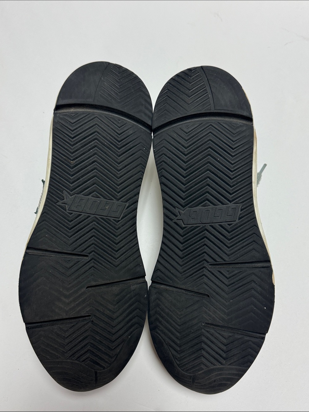 Golden Goose Men’s Running Star Sneakers - Picture 9 of 10